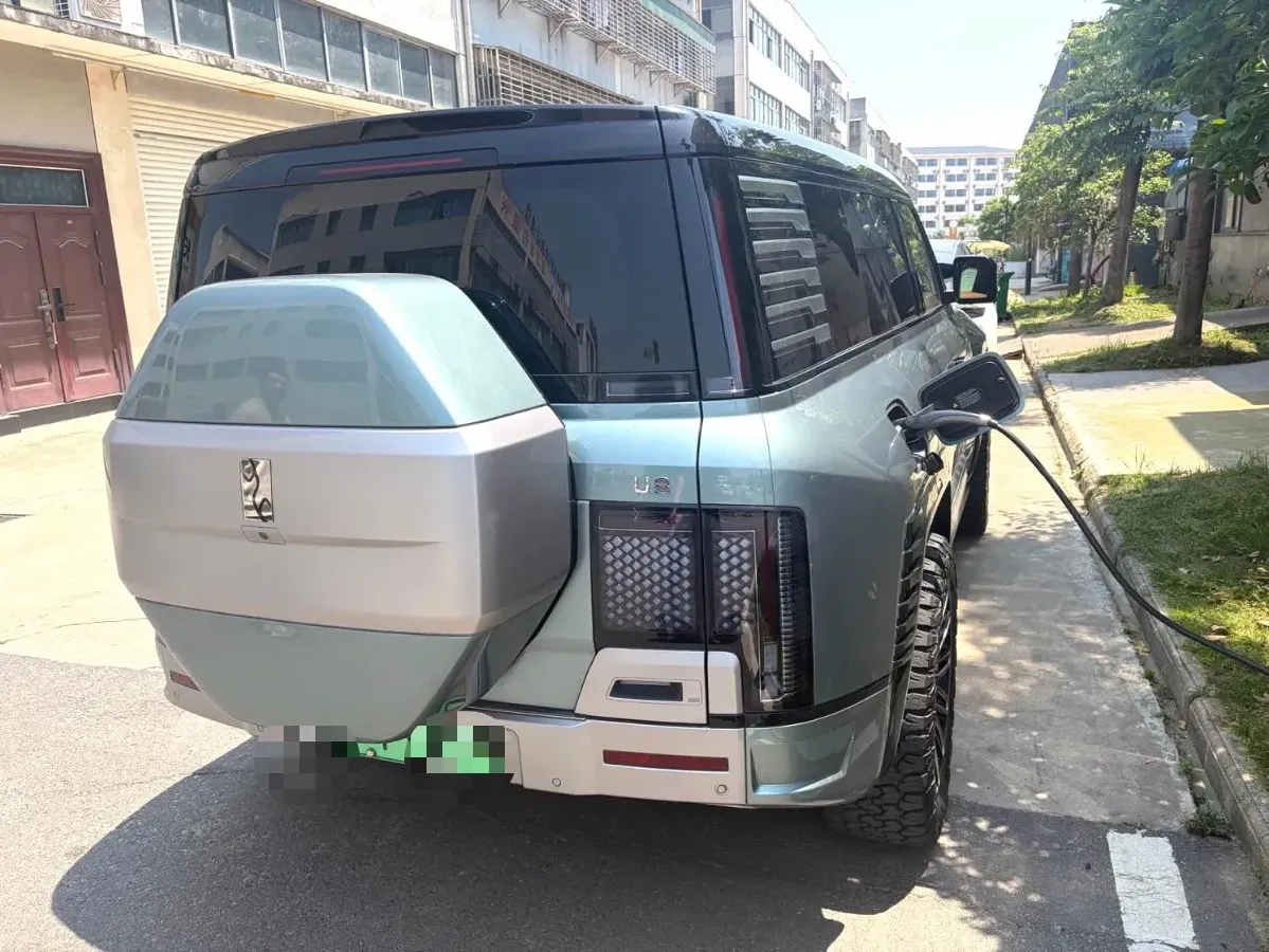 2023 YangWang U8 2.0T 272HP L4 REEV 49.05KWH,autocango,china used car exporter,china ev exporter,chinese used car exporter,chinese used ev exporter