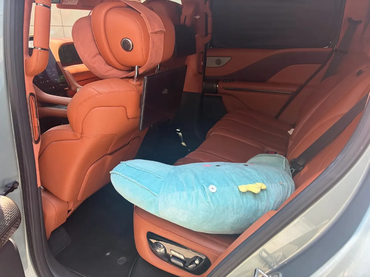 2023 YangWang U8 2.0T 272HP L4 REEV 49.05KWH,autocango,china used car exporter,china ev exporter,chinese used car exporter,chinese used ev exporter