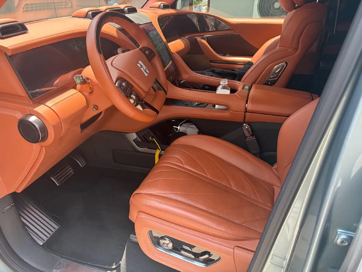 2023 YangWang U8 2.0T 272HP L4 REEV 49.05KWH,autocango,china used car exporter,china ev exporter,chinese used car exporter,chinese used ev exporter