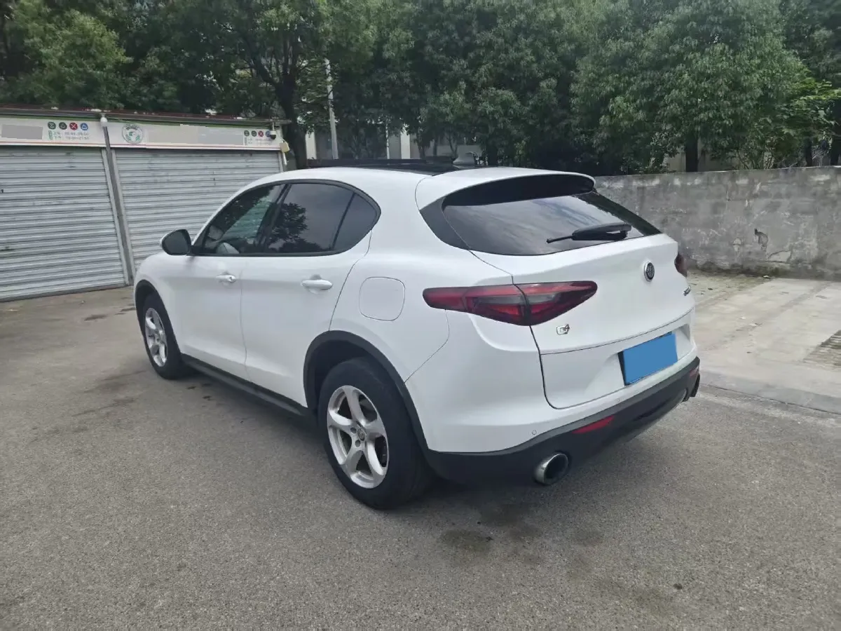 2017 Jaguar XE 2.0T 240HP L4 8AT,autocango,china used car exporter,china ev exporter,chinese used car exporter,chinese used ev exporter