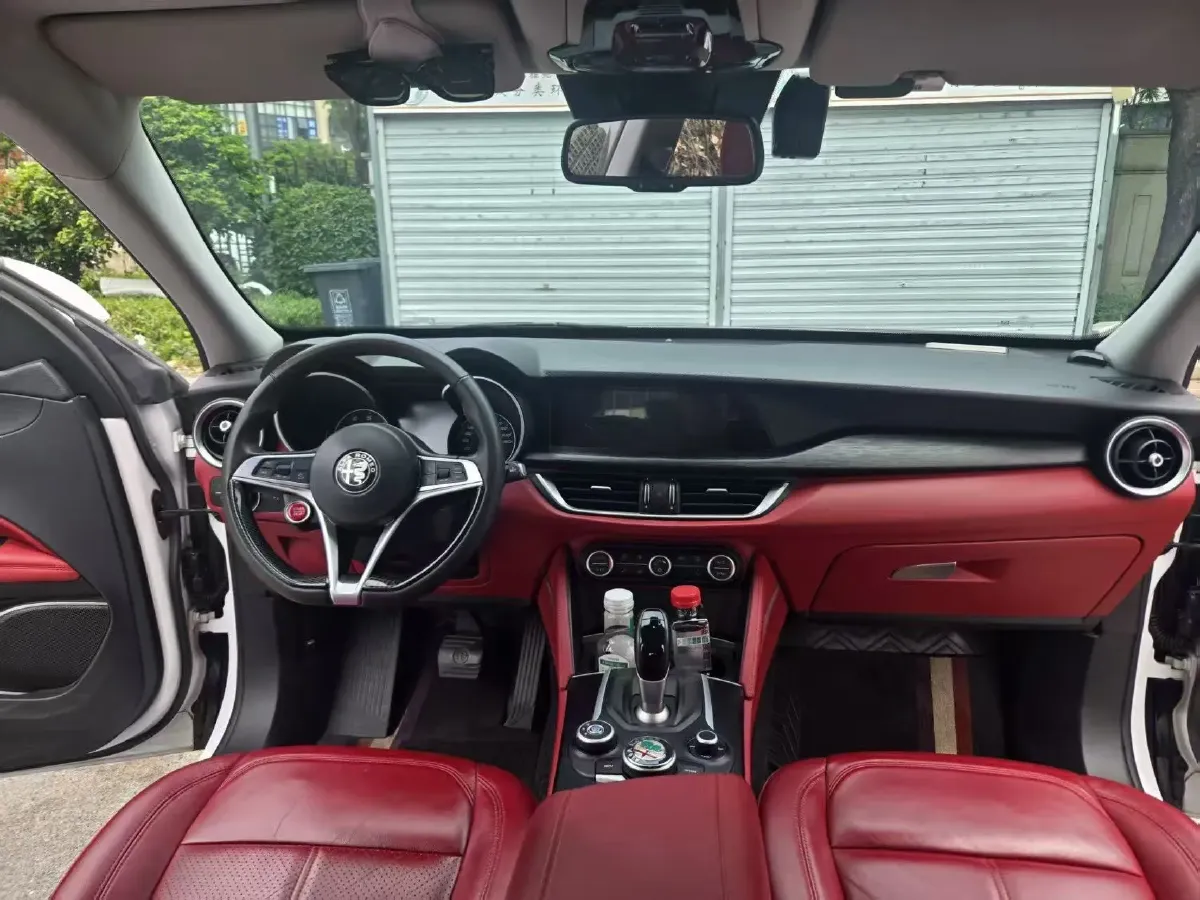 2017 Jaguar XE 2.0T 240HP L4 8AT,autocango,china used car exporter,china ev exporter,chinese used car exporter,chinese used ev exporter