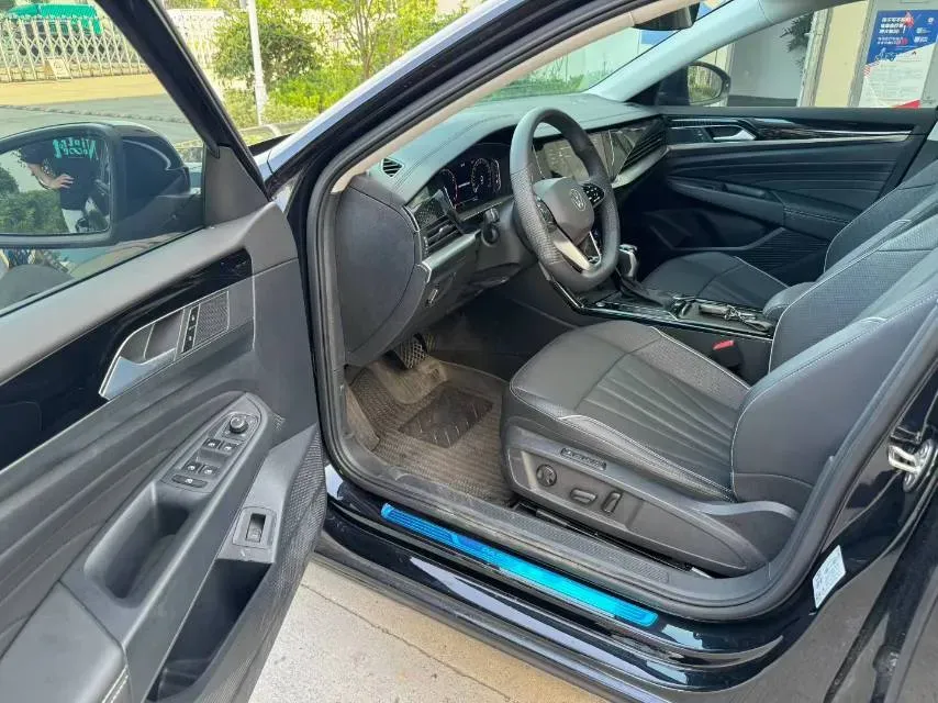 2024 Volkswagen Passat 2.0T 186HP L4 7DCT,autocango,china used car exporter,china ev exporter,chinese used car exporter,chinese used ev exporter