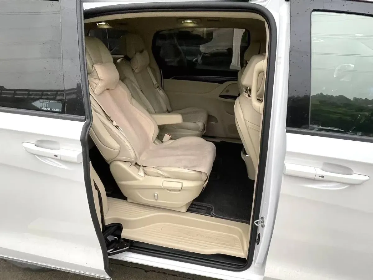 2023 Buick GL8 2.0T 237HP L4 9AT,autocango,china used car exporter,china ev exporter,chinese used car exporter,chinese used ev exporter
