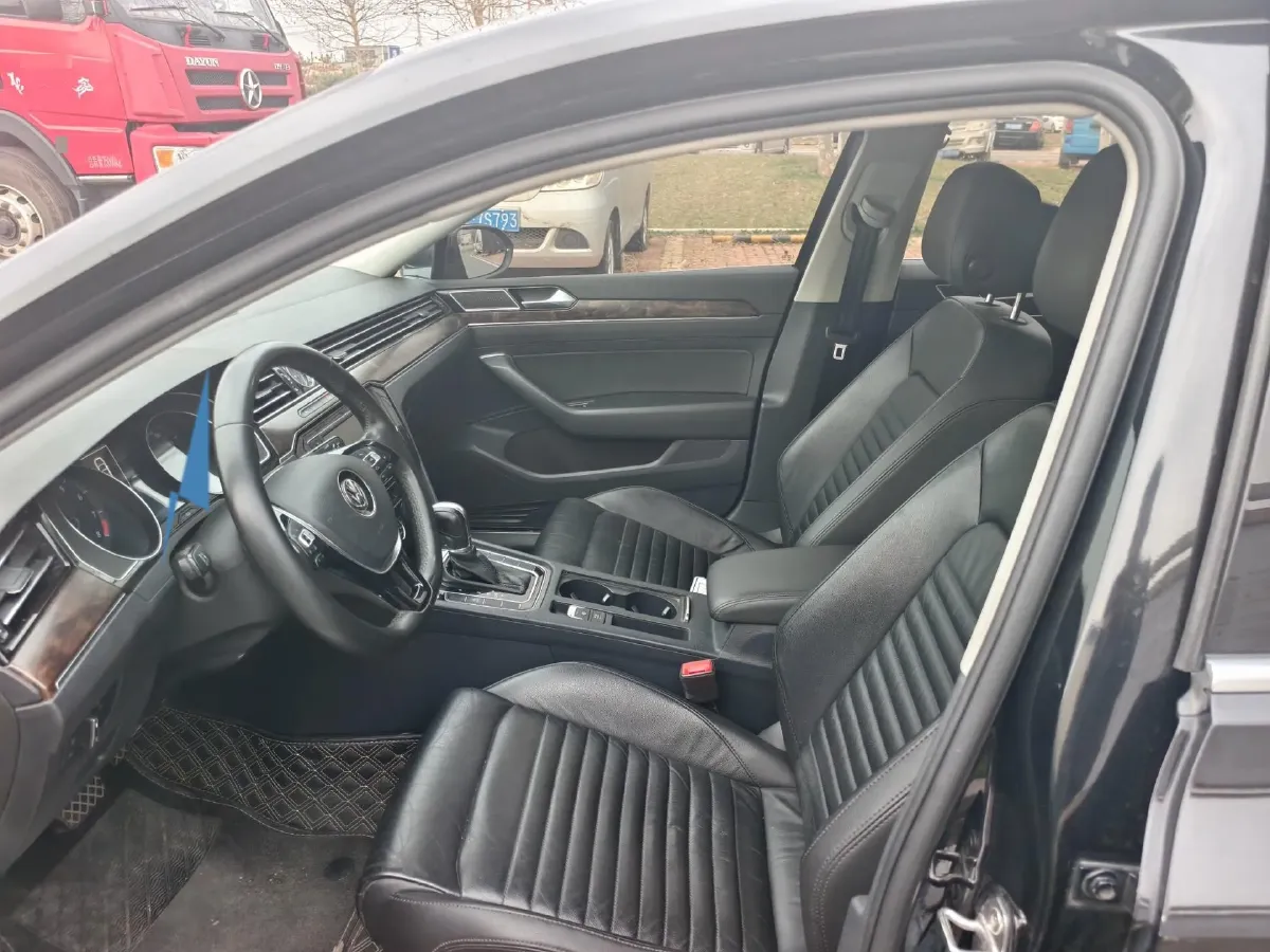 2018 Volkswagen Magotan 1.8T 180HP L4 7DCT,autocango,china used car exporter,china ev exporter,chinese used car exporter,chinese used ev exporter