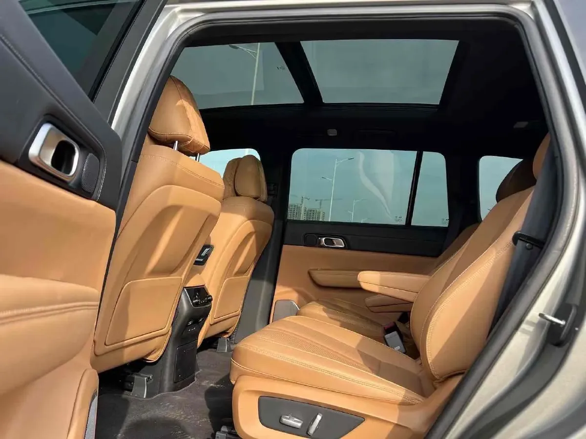 2020 Li ONE Range Extended 131HP REEV 40.5KWH,autocango,china used car exporter,china ev exporter,chinese used car exporter,chinese used ev exporter