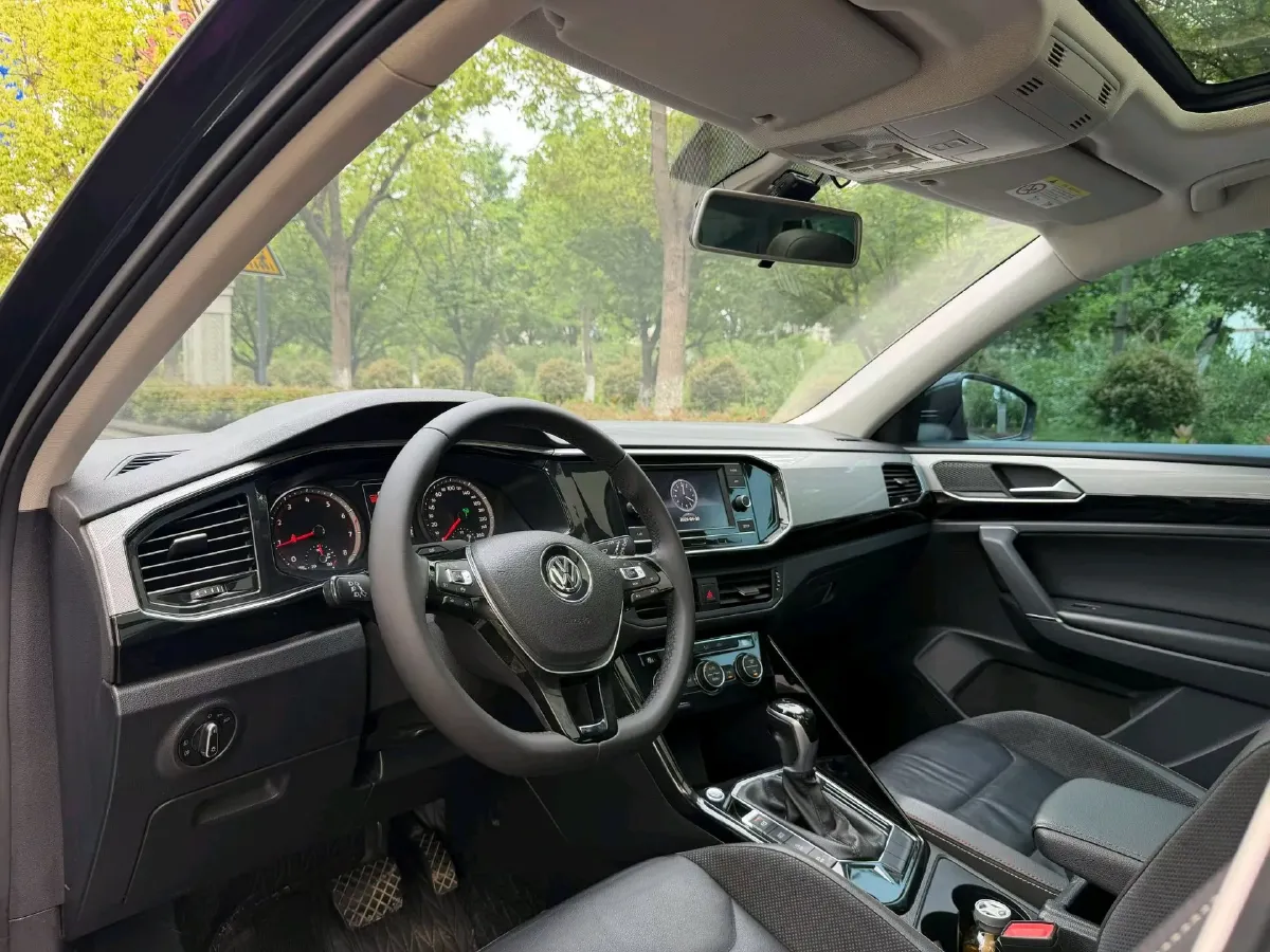 2019 Jeep Cherokee 2.0T 234HP L4 9AT,autocango,china used car exporter,china ev exporter,chinese used car exporter,chinese used ev exporter