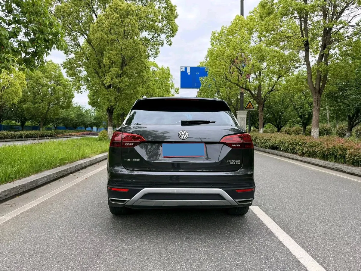 2019 Jeep Cherokee 2.0T 234HP L4 9AT,autocango,china used car exporter,china ev exporter,chinese used car exporter,chinese used ev exporter