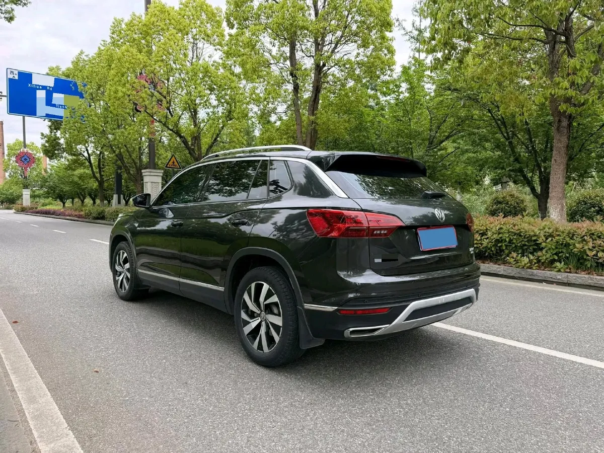 2019 Jeep Cherokee 2.0T 234HP L4 9AT,autocango,china used car exporter,china ev exporter,chinese used car exporter,chinese used ev exporter