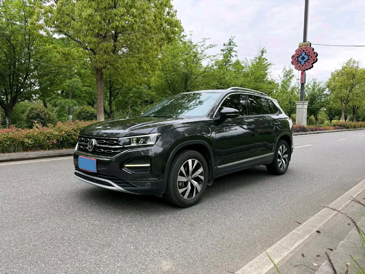 2019 Jeep Cherokee 2.0T 234HP L4 9AT,autocango,china used car exporter,china ev exporter,chinese used car exporter,chinese used ev exporter