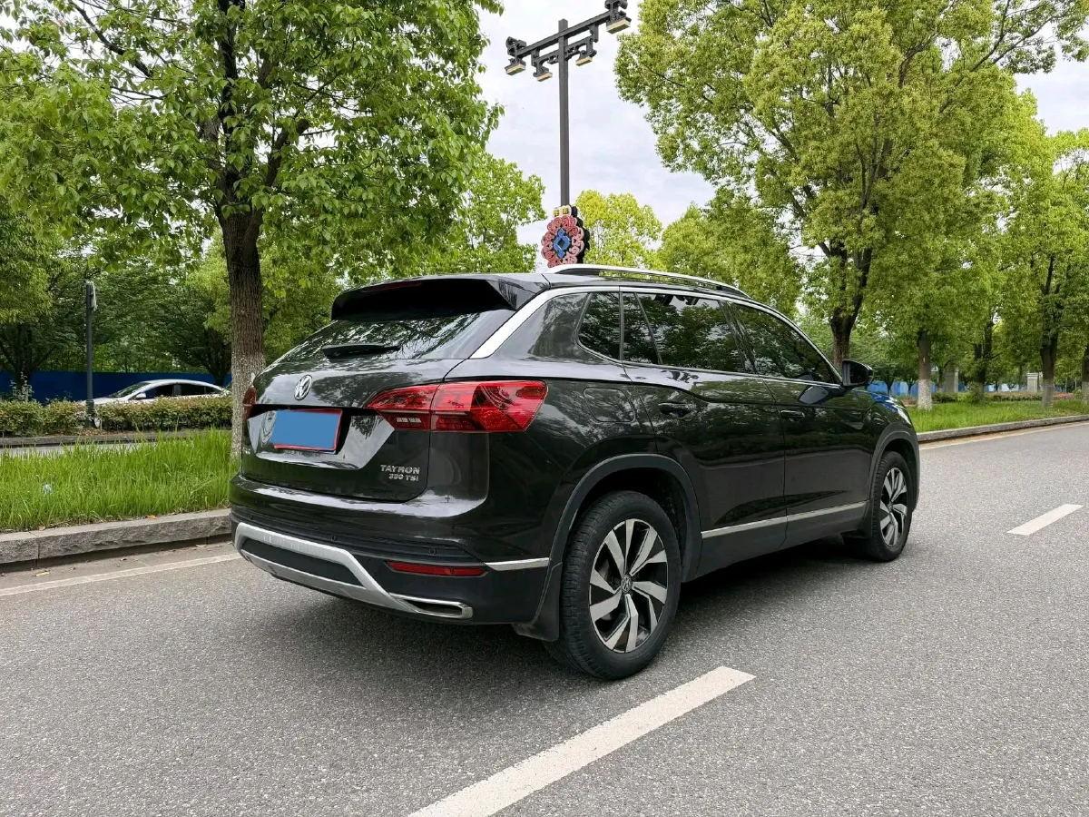 2019 Jeep Cherokee 2.0T 234HP L4 9AT,autocango,china used car exporter,china ev exporter,chinese used car exporter,chinese used ev exporter