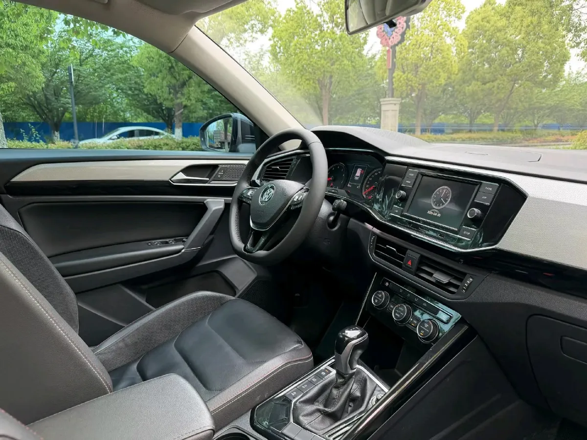 2019 Jeep Cherokee 2.0T 234HP L4 9AT,autocango,china used car exporter,china ev exporter,chinese used car exporter,chinese used ev exporter