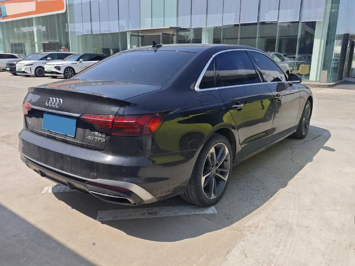 2020 Audi A4L 2.0T 190HP L4 7DCT,autocango,china used car exporter,china ev exporter,chinese used car exporter,chinese used ev exporter