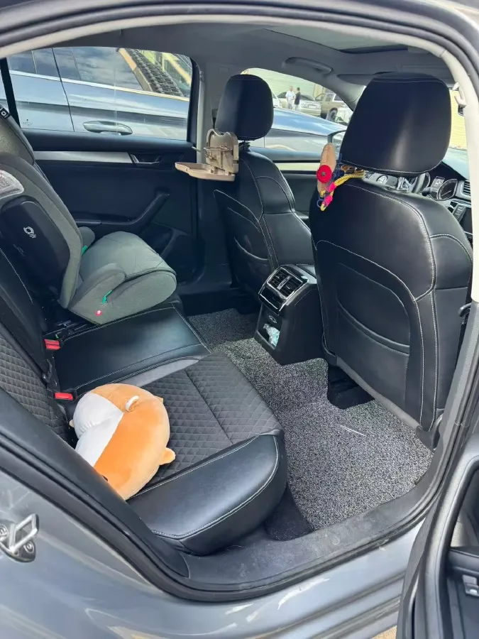 2018 Skoda Superb 1.8T 180HP L4 7DCT,autocango,china used car exporter,china ev exporter,chinese used car exporter,chinese used ev exporter