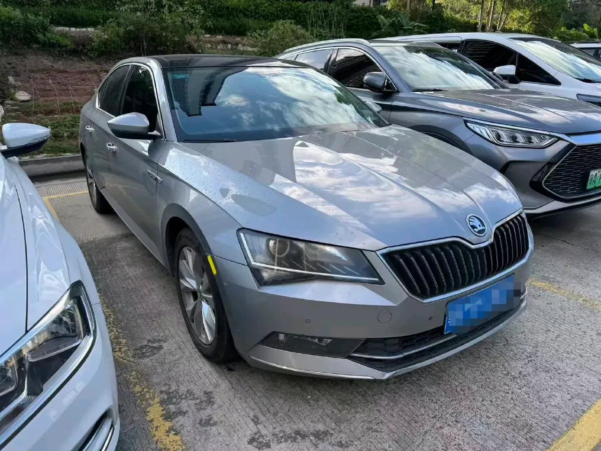 2018 Skoda Superb 1.8T 180HP L4 7DCT,autocango,china used car exporter,china ev exporter,chinese used car exporter,chinese used ev exporter