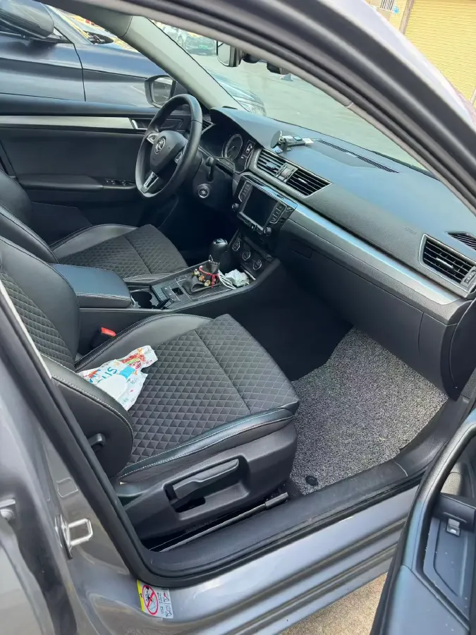 2018 Skoda Superb 1.8T 180HP L4 7DCT,autocango,china used car exporter,china ev exporter,chinese used car exporter,chinese used ev exporter