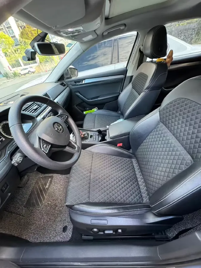 2018 Skoda Superb 1.8T 180HP L4 7DCT,autocango,china used car exporter,china ev exporter,chinese used car exporter,chinese used ev exporter