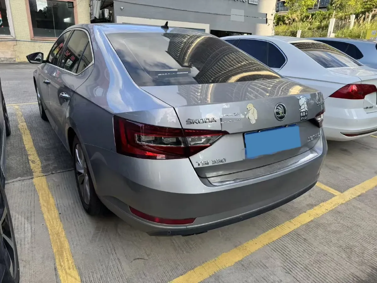 2018 Skoda Superb 1.8T 180HP L4 7DCT,autocango,china used car exporter,china ev exporter,chinese used car exporter,chinese used ev exporter