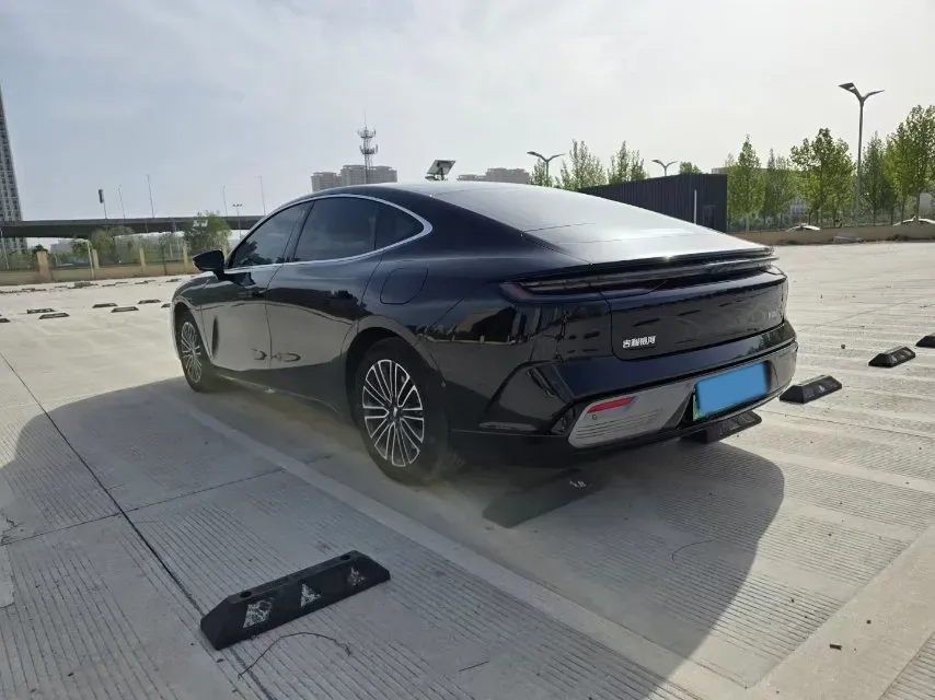 2025 Geely Galaxy Starshine 8 1.5L 112HP L4 1DHT PHEV,autocango,china used car exporter,china ev exporter,chinese used car exporter,chinese used ev exporter