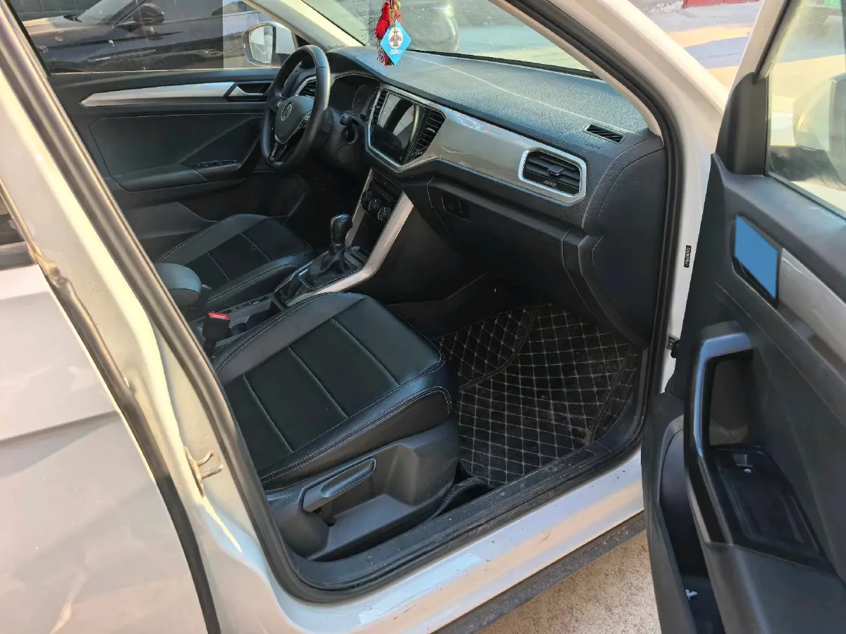 2021 Volkswagen T-Roc 1.4T 150HP L4 7DCT,autocango,china used car exporter,china ev exporter,chinese used car exporter,chinese used ev exporter