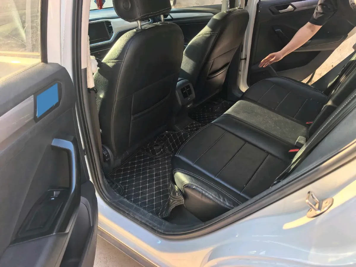 2021 Volkswagen T-Roc 1.4T 150HP L4 7DCT,autocango,china used car exporter,china ev exporter,chinese used car exporter,chinese used ev exporter
