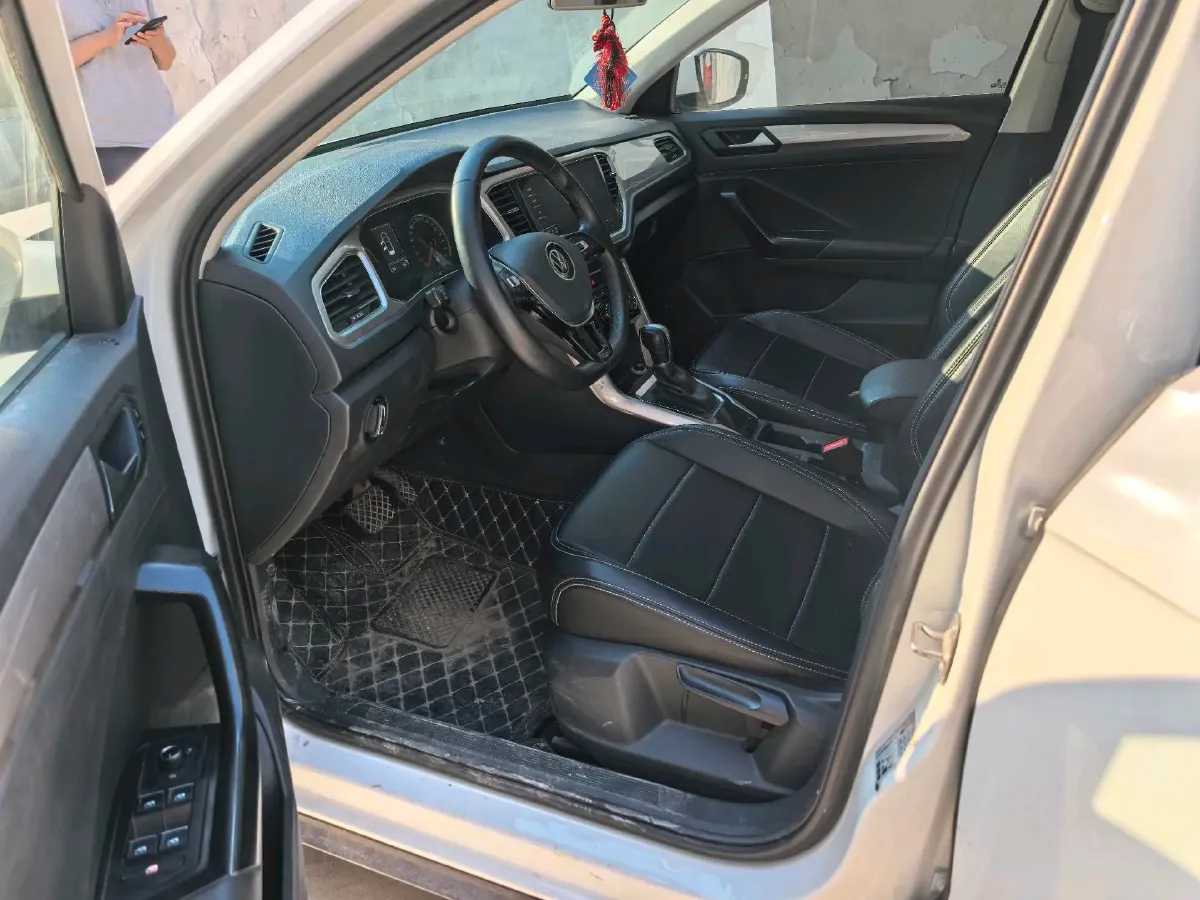 2021 Volkswagen T-Roc 1.4T 150HP L4 7DCT,autocango,china used car exporter,china ev exporter,chinese used car exporter,chinese used ev exporter