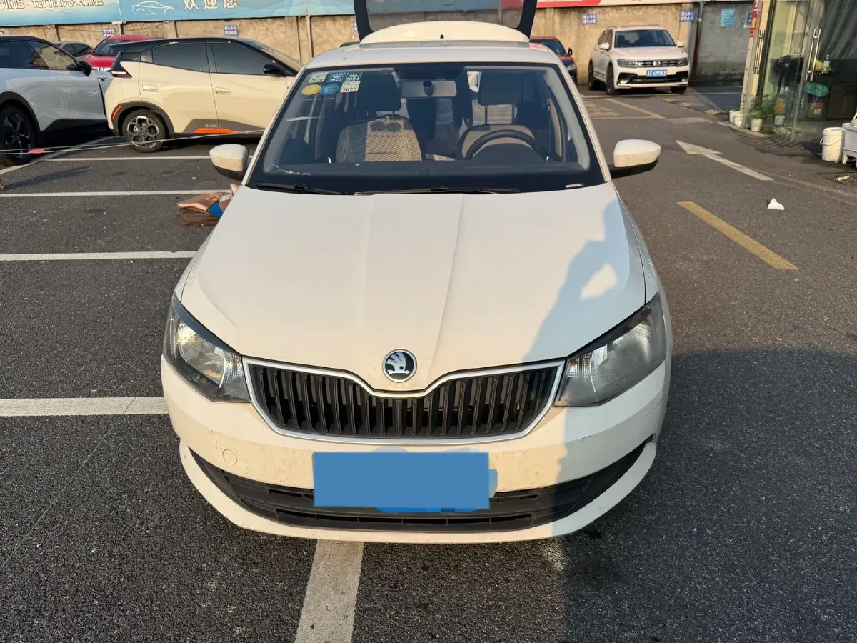 2017 Skoda Fabia 1.4L 90HP L4 6AT,autocango,china used car exporter,china ev exporter,chinese used car exporter,chinese used ev exporter