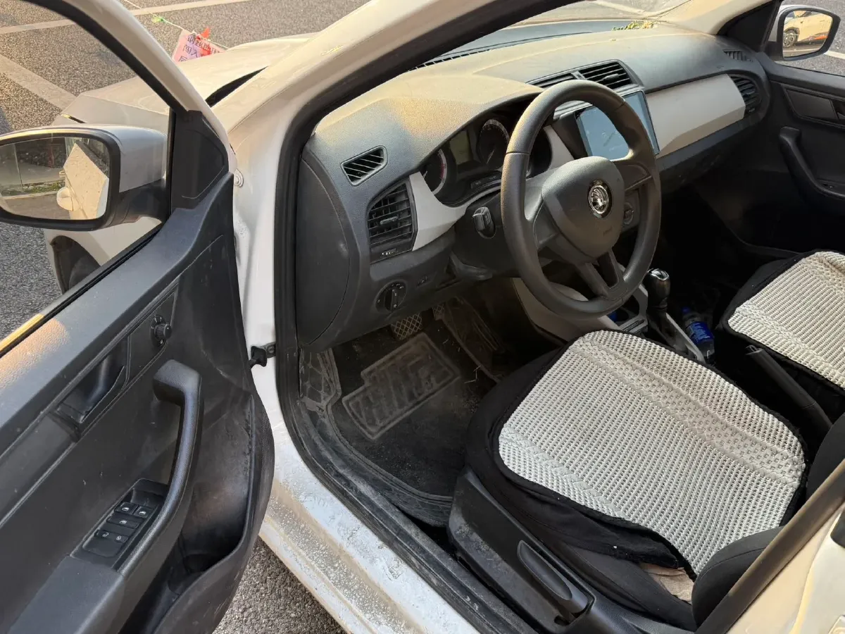 2017 Skoda Fabia 1.4L 90HP L4 6AT,autocango,china used car exporter,china ev exporter,chinese used car exporter,chinese used ev exporter