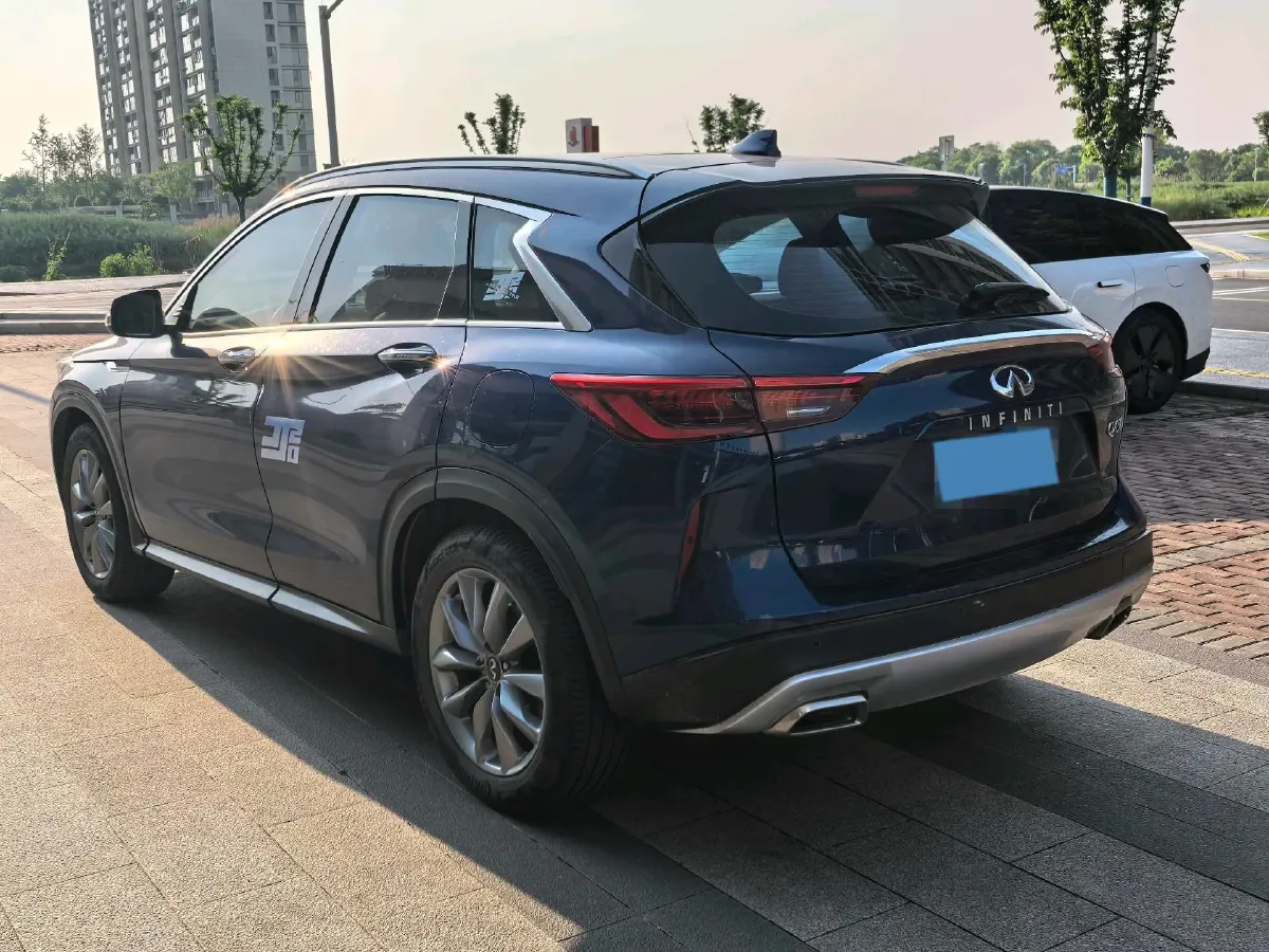 2018 Infiniti QX30 2.0T 211HP L4 7DCT,autocango,china used car exporter,china ev exporter,chinese used car exporter,chinese used ev exporter