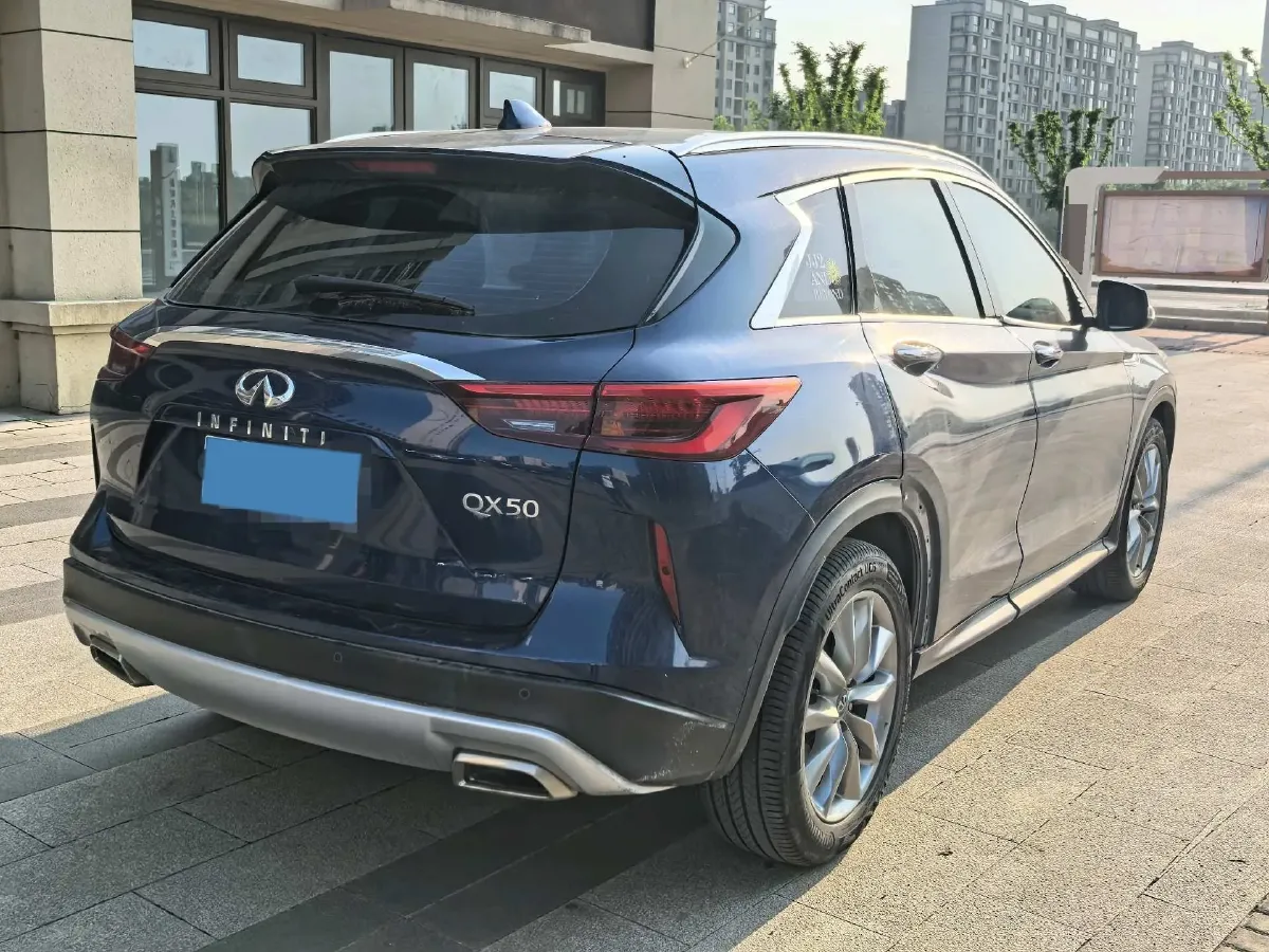 2018 Infiniti QX30 2.0T 211HP L4 7DCT,autocango,china used car exporter,china ev exporter,chinese used car exporter,chinese used ev exporter