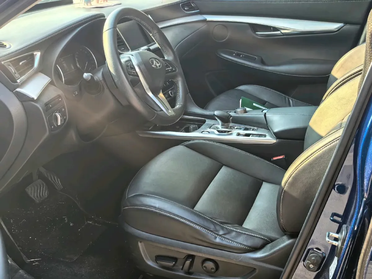 2018 Infiniti QX30 2.0T 211HP L4 7DCT,autocango,china used car exporter,china ev exporter,chinese used car exporter,chinese used ev exporter