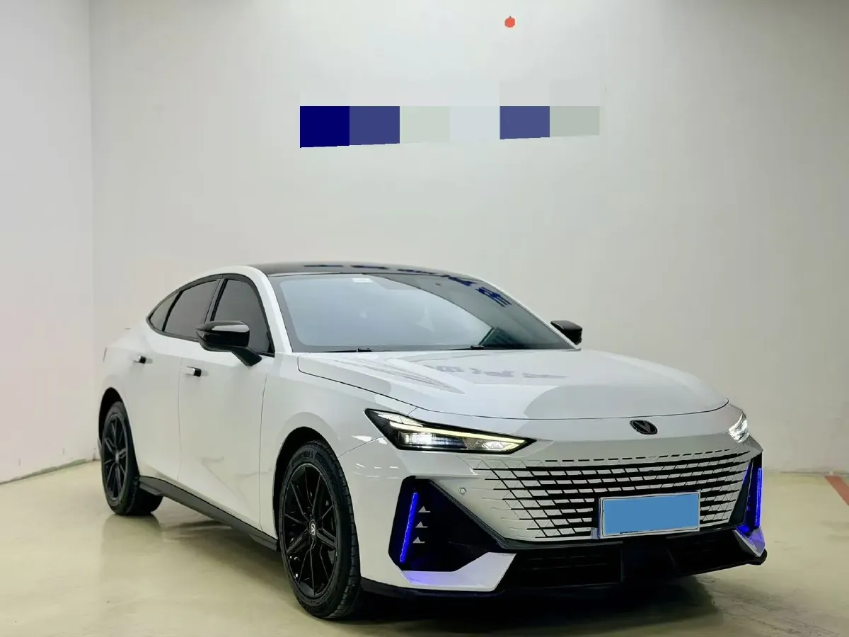 2022 ChangAn UNI-V 1.5T 188HP L4 7DCT,autocango,china used car exporter,china ev exporter,chinese used car exporter,chinese used ev exporter