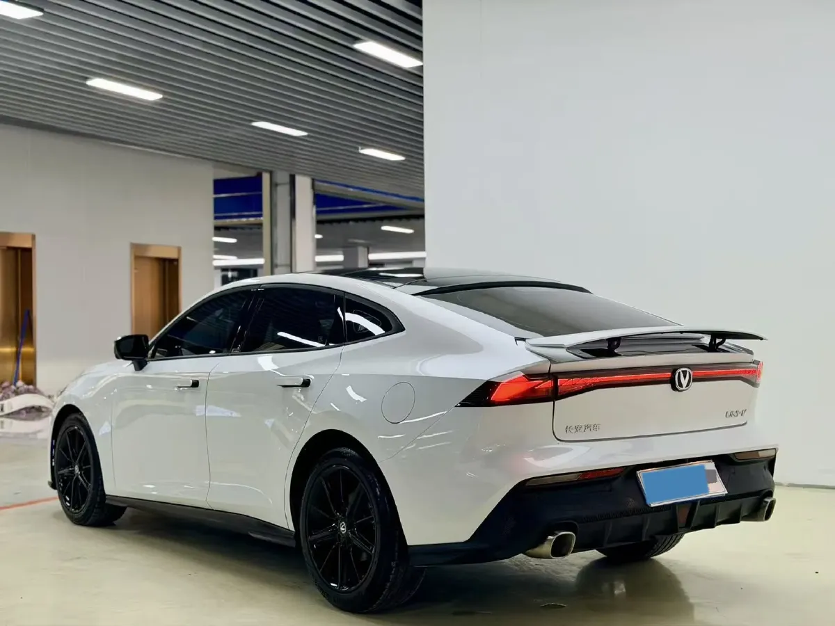 2022 ChangAn UNI-V 1.5T 188HP L4 7DCT,autocango,china used car exporter,china ev exporter,chinese used car exporter,chinese used ev exporter