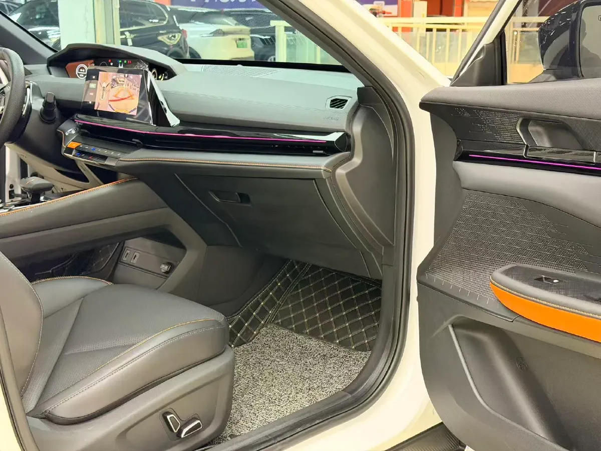 2022 ChangAn UNI-V 1.5T 188HP L4 7DCT,autocango,china used car exporter,china ev exporter,chinese used car exporter,chinese used ev exporter