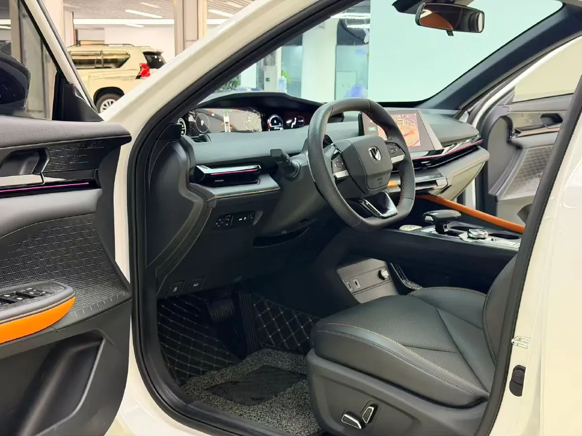 2022 ChangAn UNI-V 1.5T 188HP L4 7DCT,autocango,china used car exporter,china ev exporter,chinese used car exporter,chinese used ev exporter