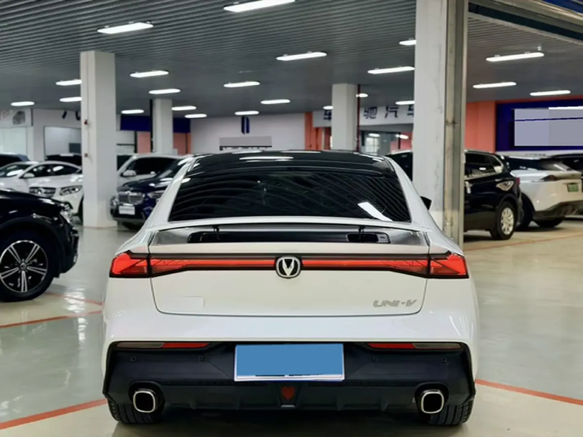 2022 ChangAn UNI-V 1.5T 188HP L4 7DCT,autocango,china used car exporter,china ev exporter,chinese used car exporter,chinese used ev exporter