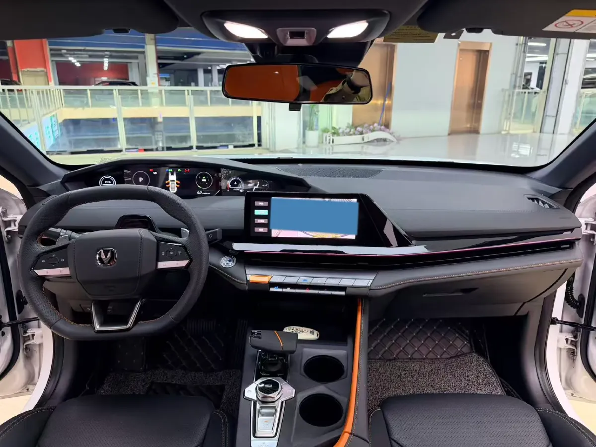 2022 ChangAn UNI-V 1.5T 188HP L4 7DCT,autocango,china used car exporter,china ev exporter,chinese used car exporter,chinese used ev exporter