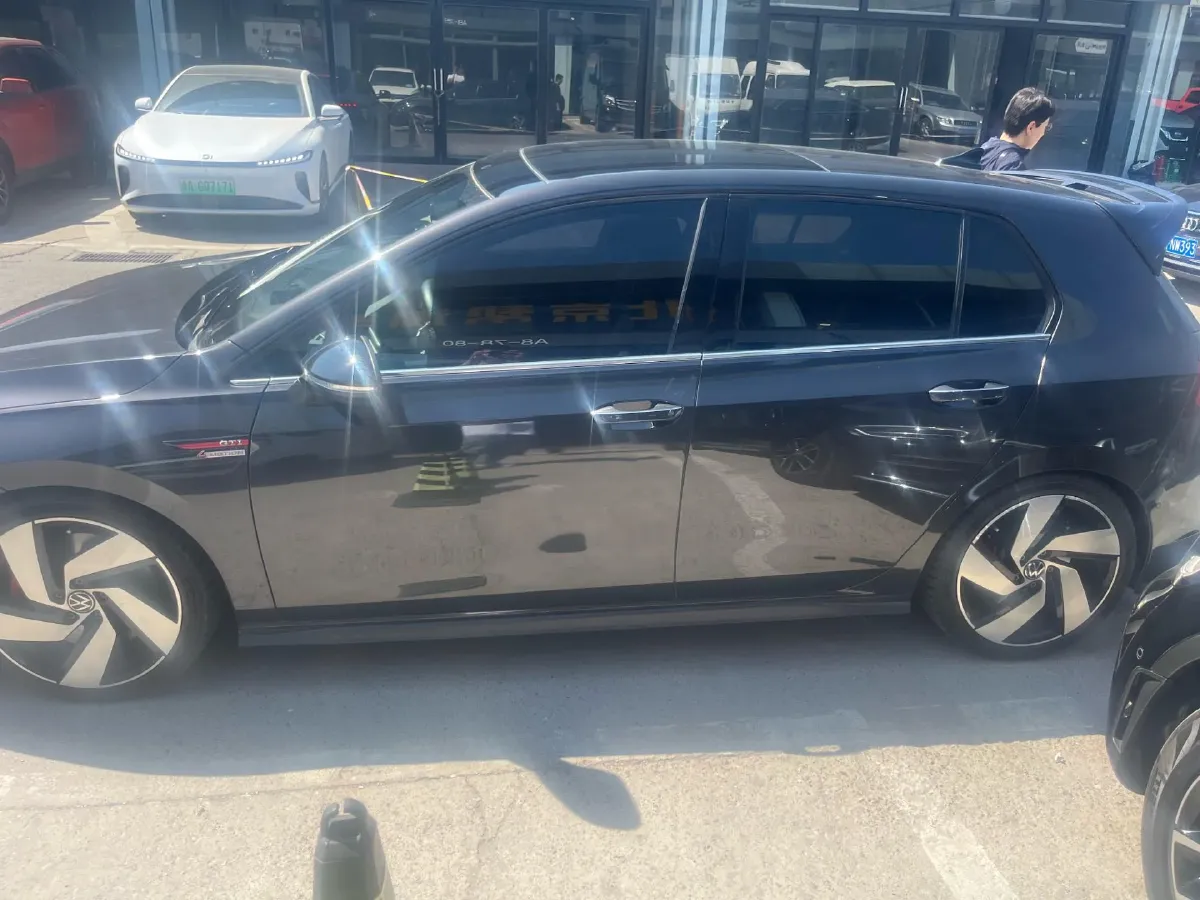 2023 Volkswagen GolfGTI 2.0T 220HP L4 7DCT,autocango,china used car exporter,china ev exporter,chinese used car exporter,chinese used ev exporter