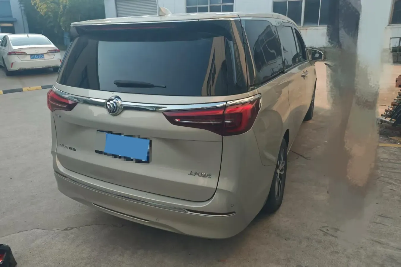 2022 Buick GL8 2.0T 237HP L4 9AT,autocango,china used car exporter,china ev exporter,chinese used car exporter,chinese used ev exporter