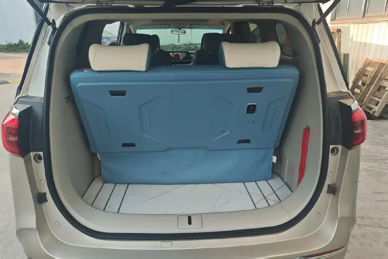 2022 Buick GL8 2.0T 237HP L4 9AT,autocango,china used car exporter,china ev exporter,chinese used car exporter,chinese used ev exporter