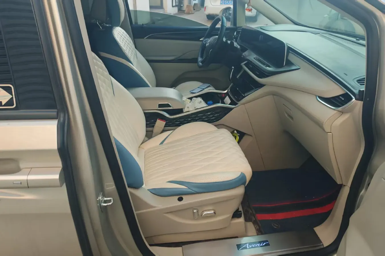 2022 Buick GL8 2.0T 237HP L4 9AT,autocango,china used car exporter,china ev exporter,chinese used car exporter,chinese used ev exporter