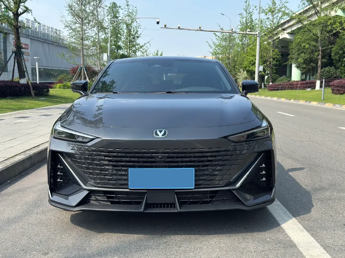 2023 ChangAn UNI-V 1.5T 188HP L4 7DCT,autocango,china used car exporter,china ev exporter,chinese used car exporter,chinese used ev exporter