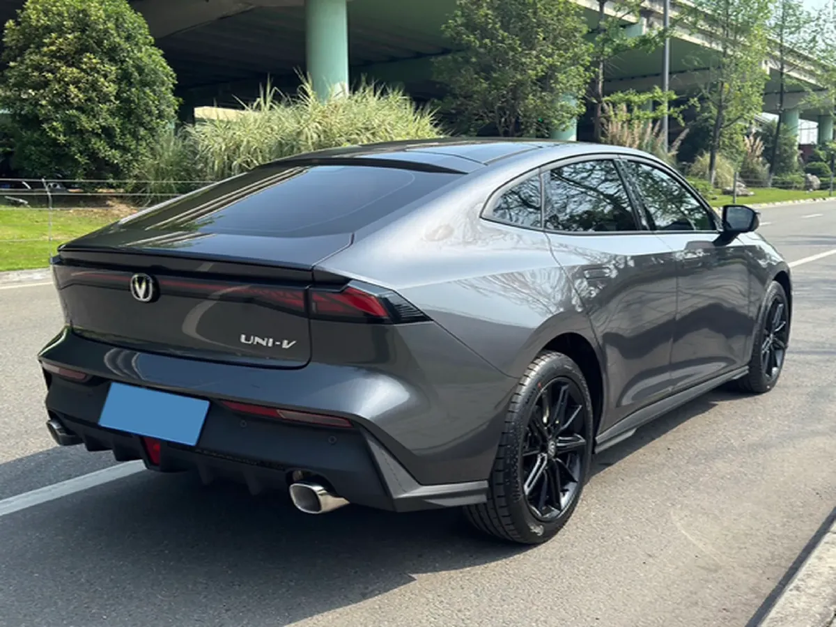 2023 ChangAn UNI-V 1.5T 188HP L4 7DCT,autocango,china used car exporter,china ev exporter,chinese used car exporter,chinese used ev exporter