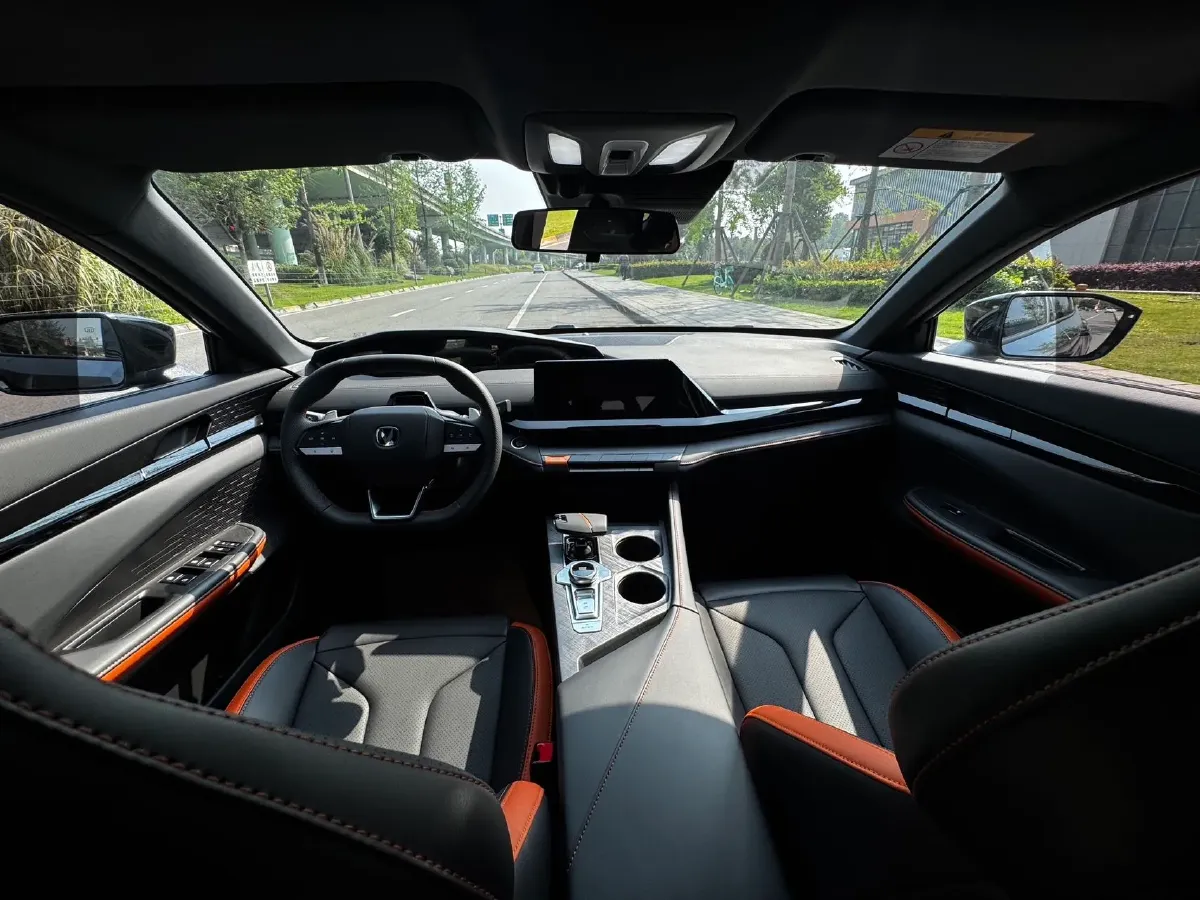 2023 ChangAn UNI-V 1.5T 188HP L4 7DCT,autocango,china used car exporter,china ev exporter,chinese used car exporter,chinese used ev exporter