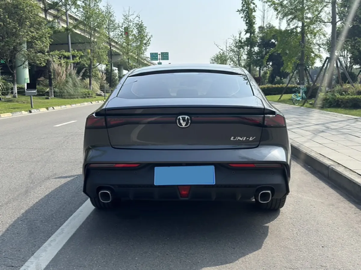 2023 ChangAn UNI-V 1.5T 188HP L4 7DCT,autocango,china used car exporter,china ev exporter,chinese used car exporter,chinese used ev exporter