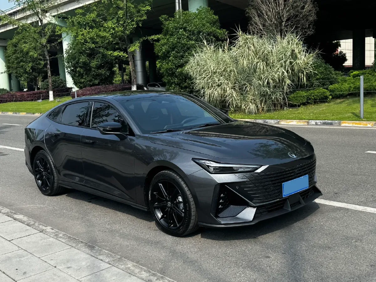 2023 ChangAn UNI-V 1.5T 188HP L4 7DCT,autocango,china used car exporter,china ev exporter,chinese used car exporter,chinese used ev exporter