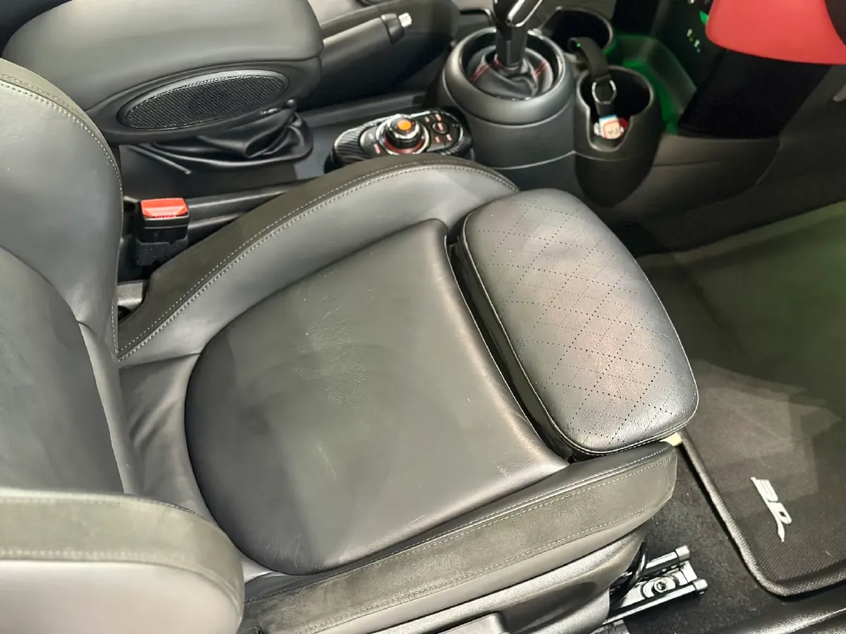 2020 MINI JCW 2.0T 231HP L4 8AT,autocango,china used car exporter,china ev exporter,chinese used car exporter,chinese used ev exporter