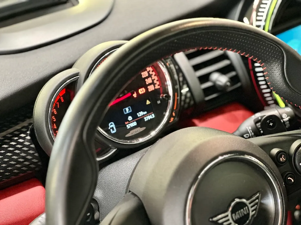 2020 MINI JCW 2.0T 231HP L4 8AT,autocango,china used car exporter,china ev exporter,chinese used car exporter,chinese used ev exporter