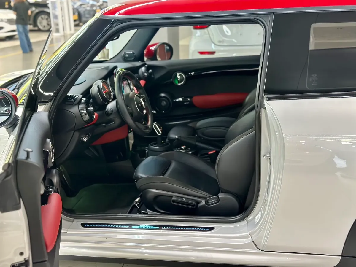 2020 MINI JCW 2.0T 231HP L4 8AT,autocango,china used car exporter,china ev exporter,chinese used car exporter,chinese used ev exporter