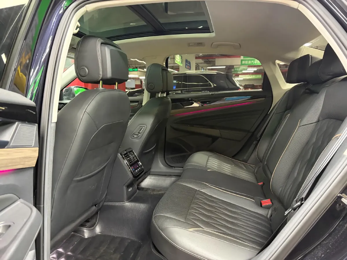2019 Volvo V40 1.5T 152HP L4 6AT,autocango,china used car exporter,china ev exporter,chinese used car exporter,chinese used ev exporter