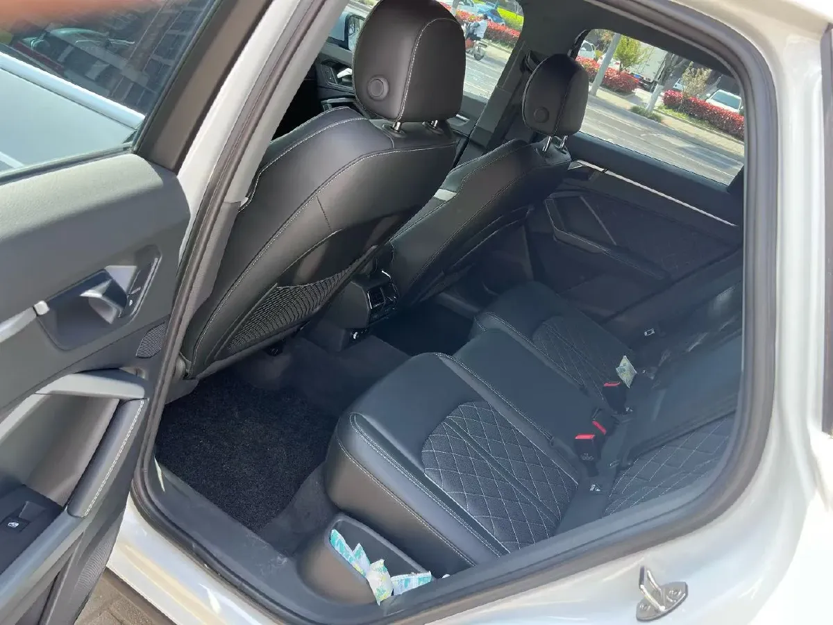 2025 Audi Q3 1.5T 160HP L4 7DCT,autocango,china used car exporter,china ev exporter,chinese used car exporter,chinese used ev exporter